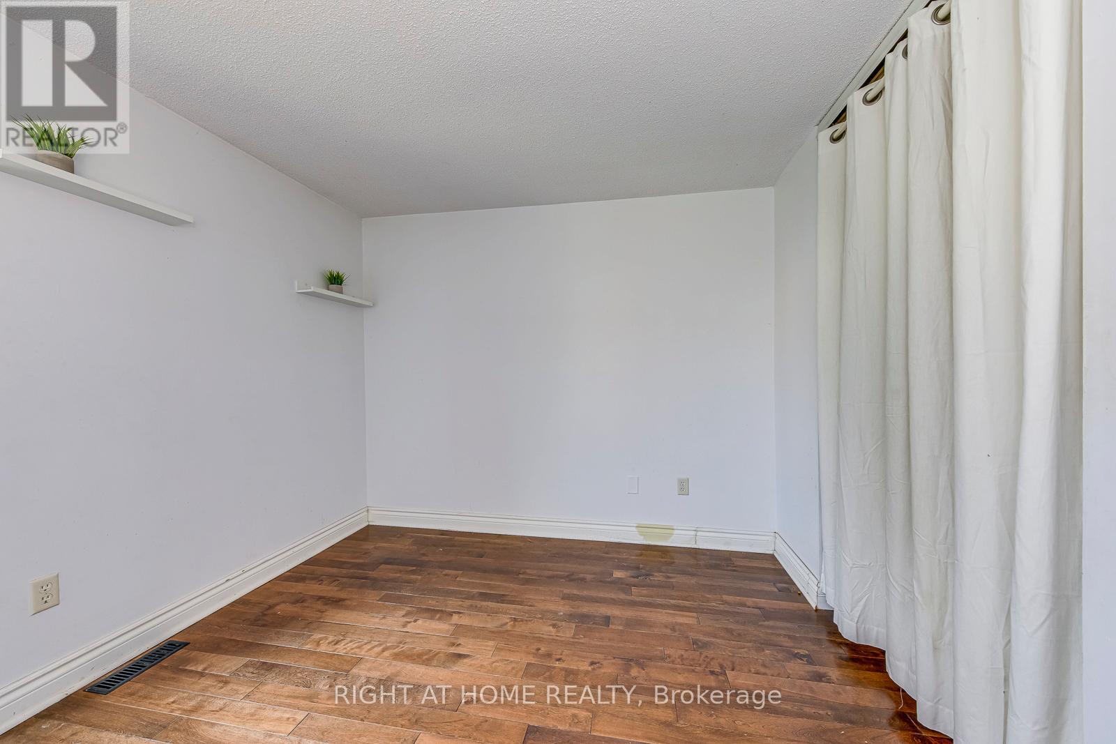 1558 Litchfield Road, Oakville, Ontario  L6H 5P3 - Photo 29 - W12570492