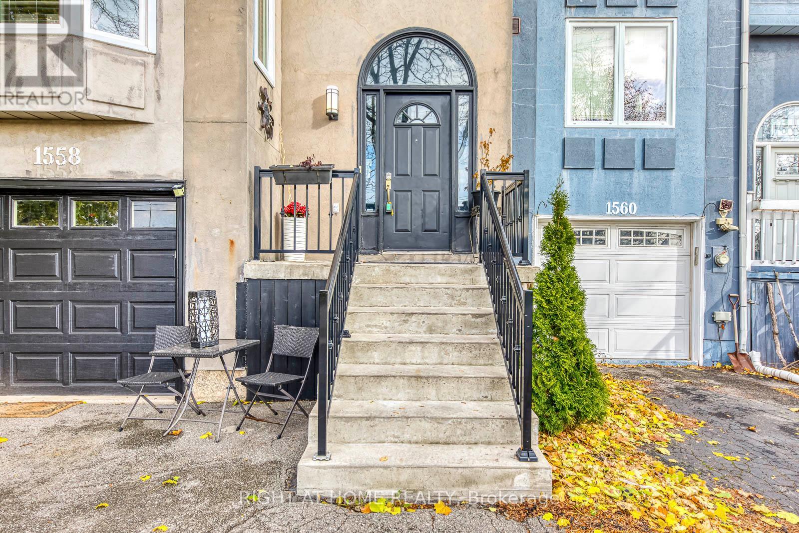 1558 Litchfield Road, Oakville, Ontario  L6H 5P3 - Photo 3 - W12570492