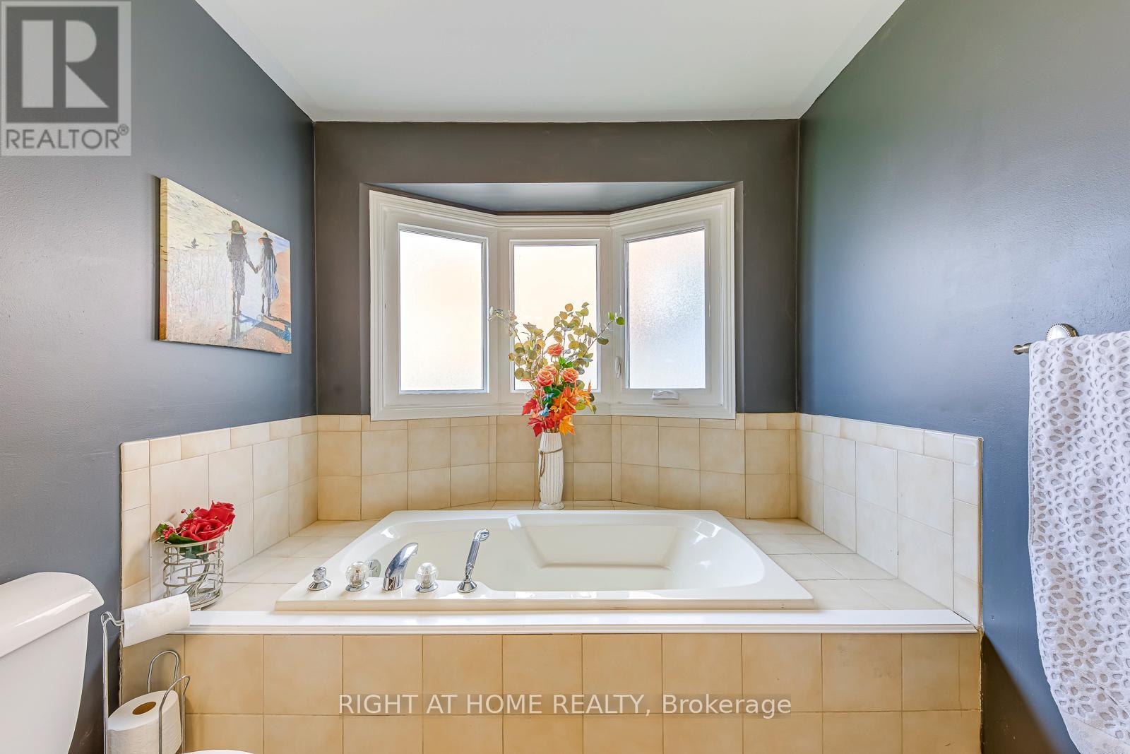 1558 Litchfield Road, Oakville, Ontario  L6H 5P3 - Photo 31 - W12570492