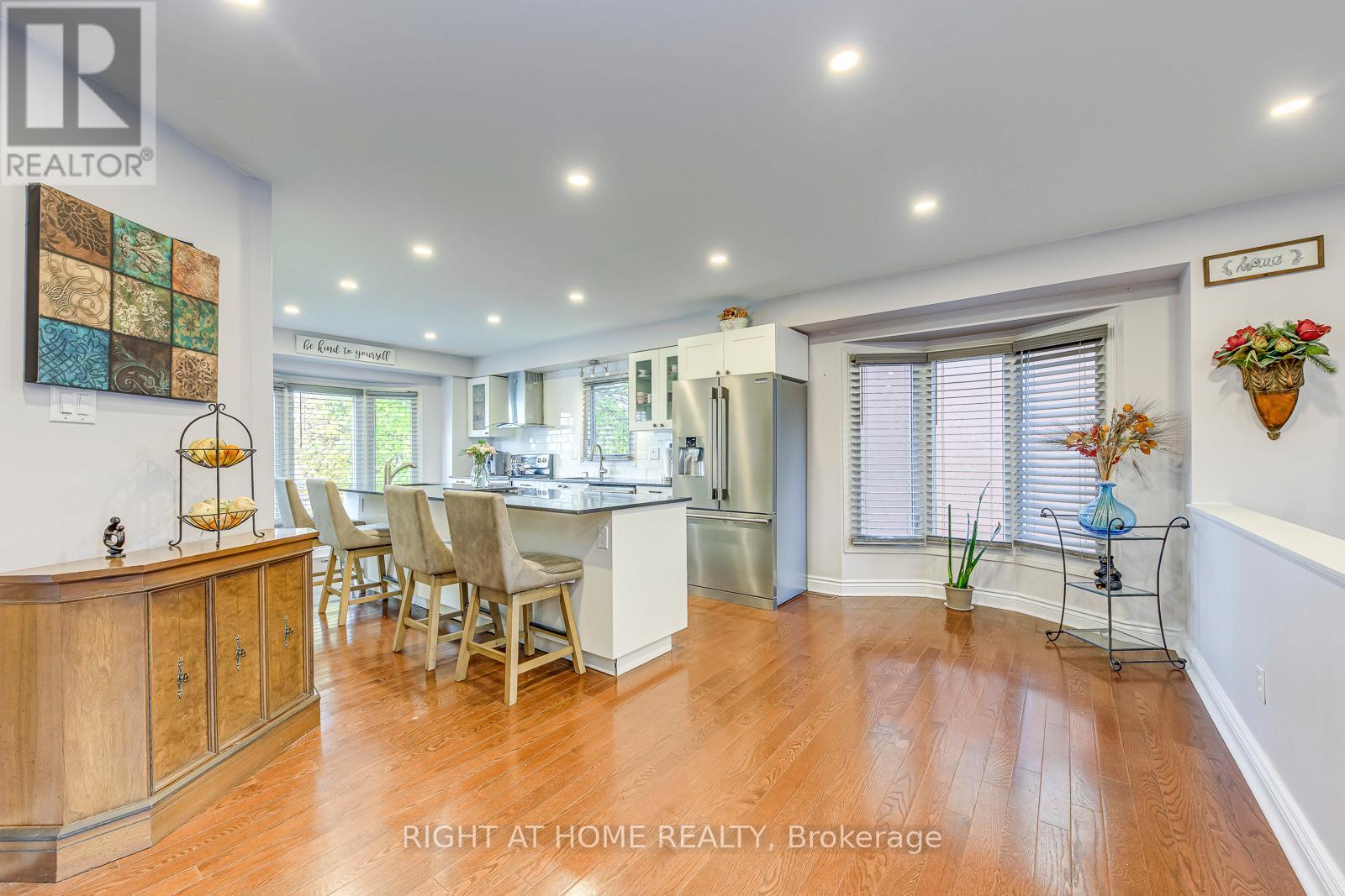 1558 Litchfield Road, Oakville, Ontario  L6H 5P3 - Photo 5 - W12570492