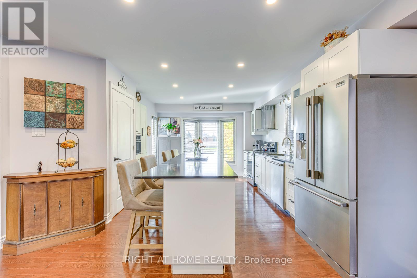 1558 Litchfield Road, Oakville, Ontario  L6H 5P3 - Photo 9 - W12570492