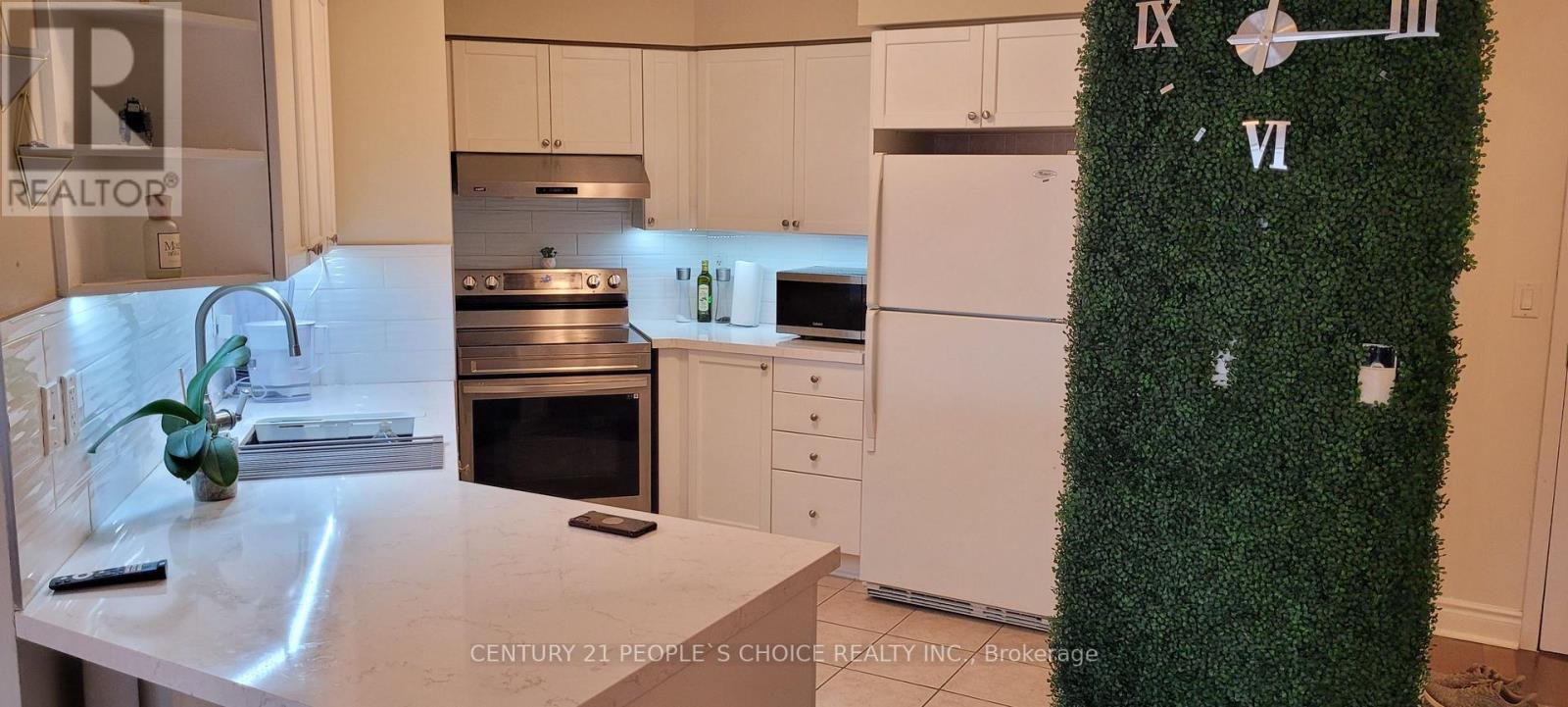 2624 - 3888 Duke Of York Boulevard, Mississauga, Ontario  L5B 4P5 - Photo 5 - W12570146