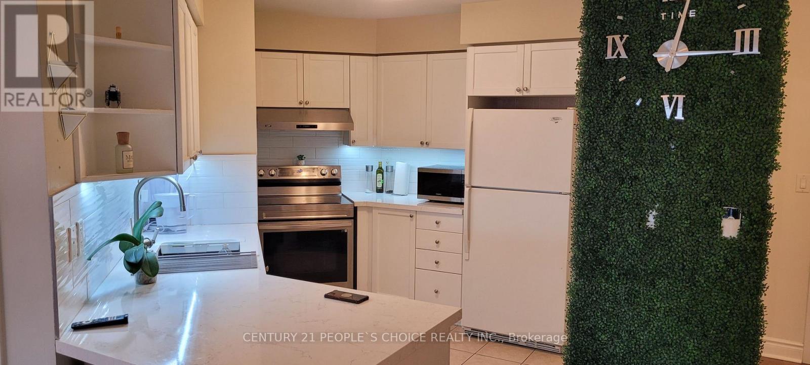 2624 - 3888 Duke Of York Boulevard, Mississauga, Ontario  L5B 4P5 - Photo 3 - W12570146