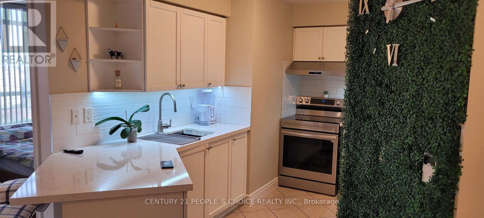 2624 - 3888 Duke Of York Boulevard, Mississauga, Ontario  L5B 4P5 - Photo 4 - W12570146