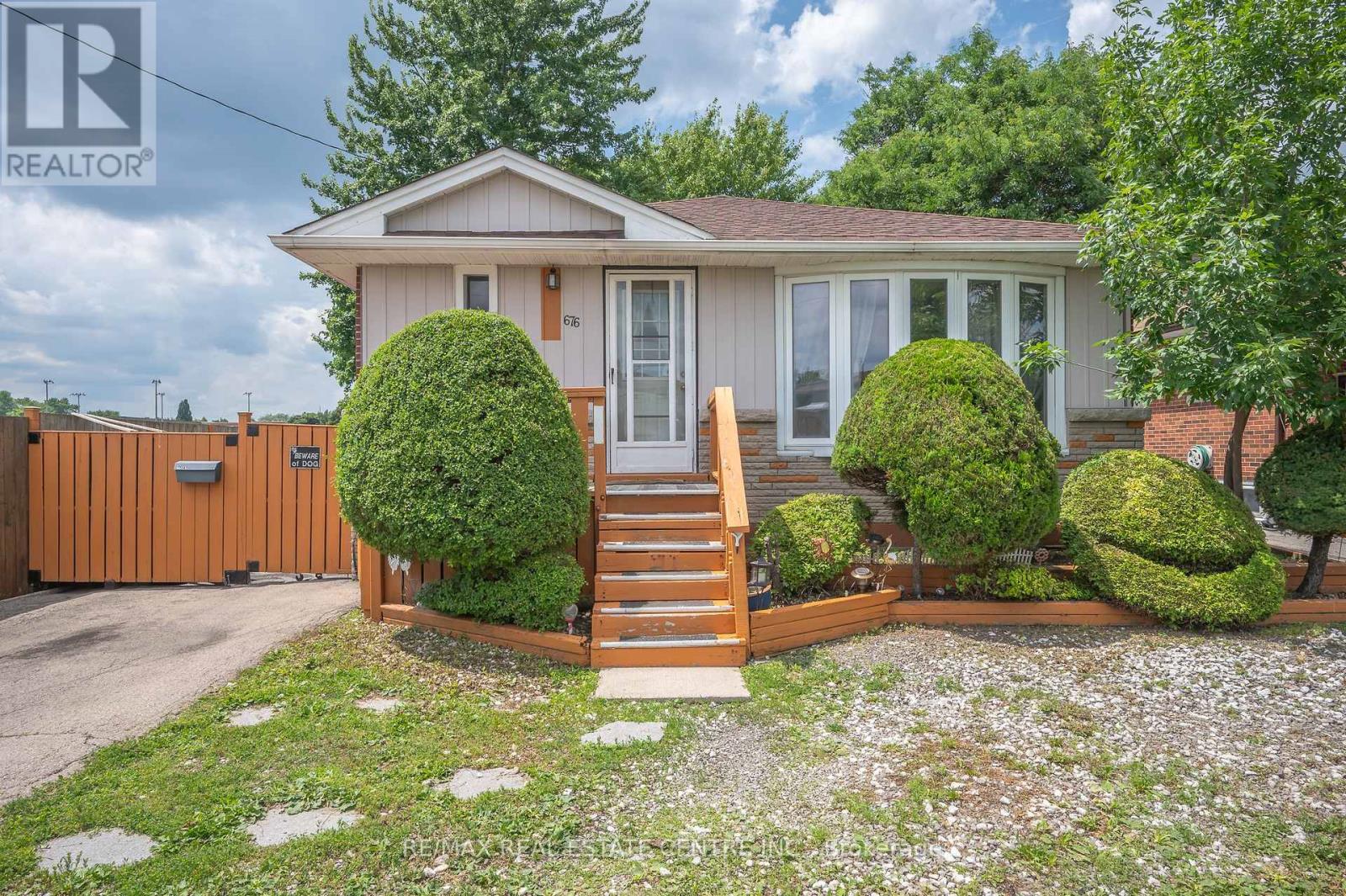 676 Upper Wentworth Street, Hamilton, Ontario  L9A 4V5 - Photo 4 - X12570490