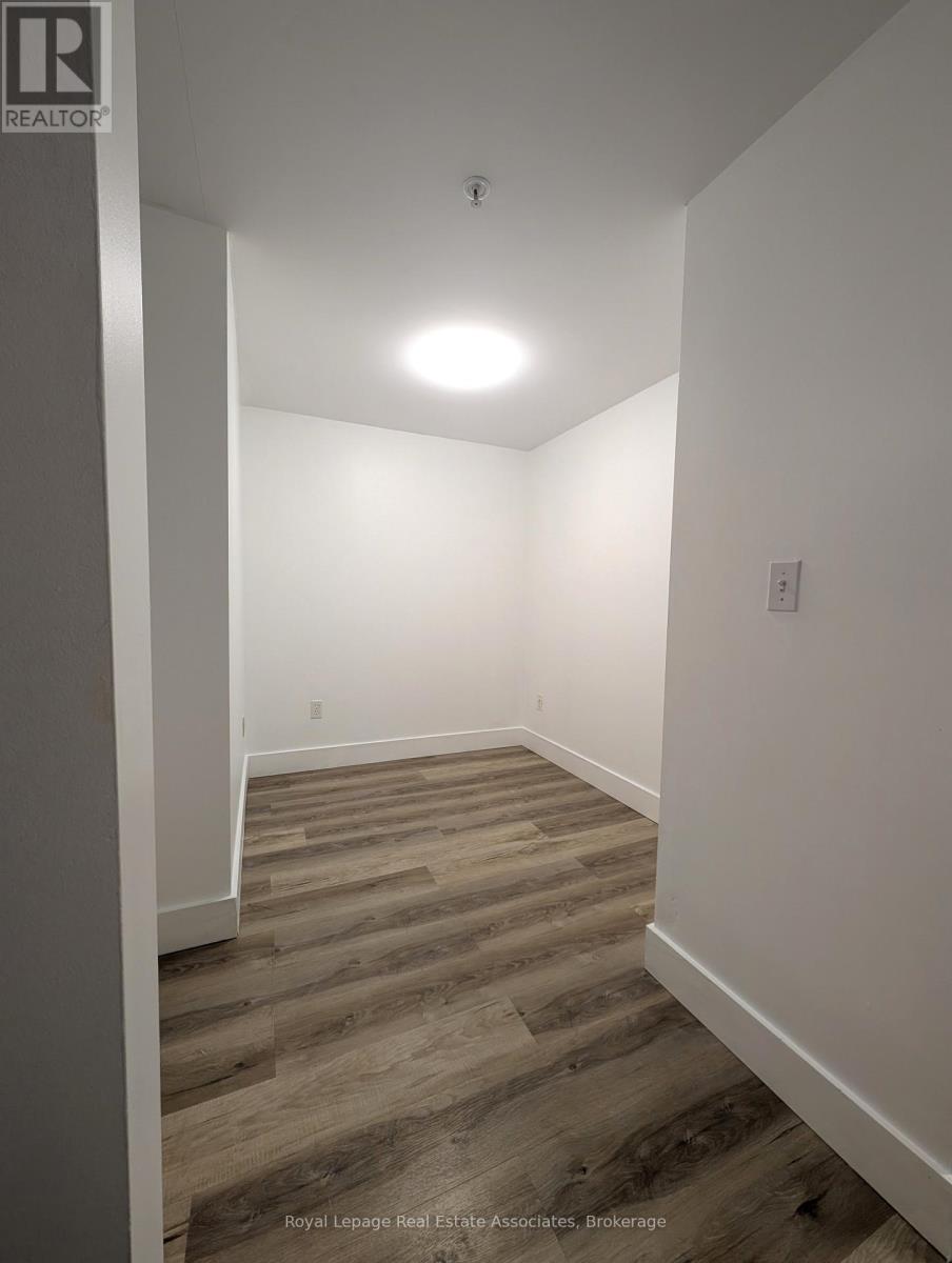 107 - 37 Goodwin Drive, Guelph, Ontario  N1L 0E6 - Photo 4 - X12471680