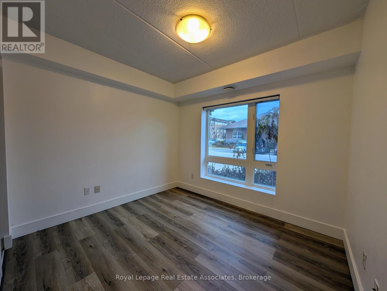 107 - 37 Goodwin Drive, Guelph, Ontario  N1L 0E6 - Photo 5 - X12471680