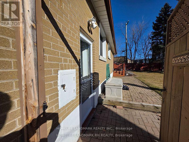 438 Marybay Crescent, Richmond Hill, Ontario  L4C 2X4 - Photo 3 - N12570502