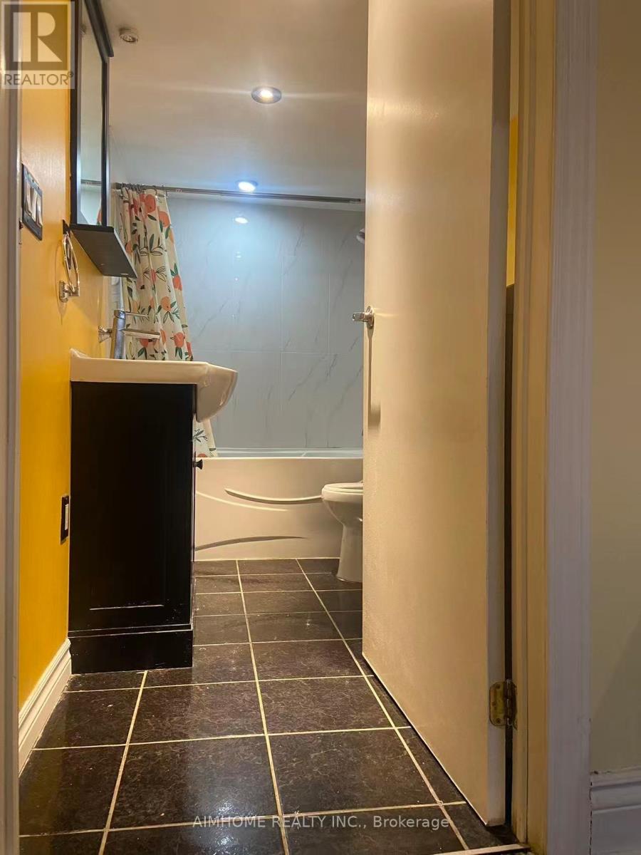 5733 River Grove Avenue, Mississauga, Ontario  L5M 4R3 - Photo 10 - W12570500