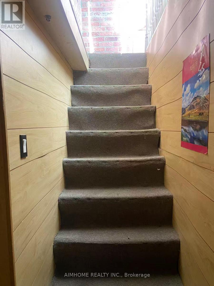 5733 River Grove Avenue, Mississauga, Ontario  L5M 4R3 - Photo 3 - W12570500