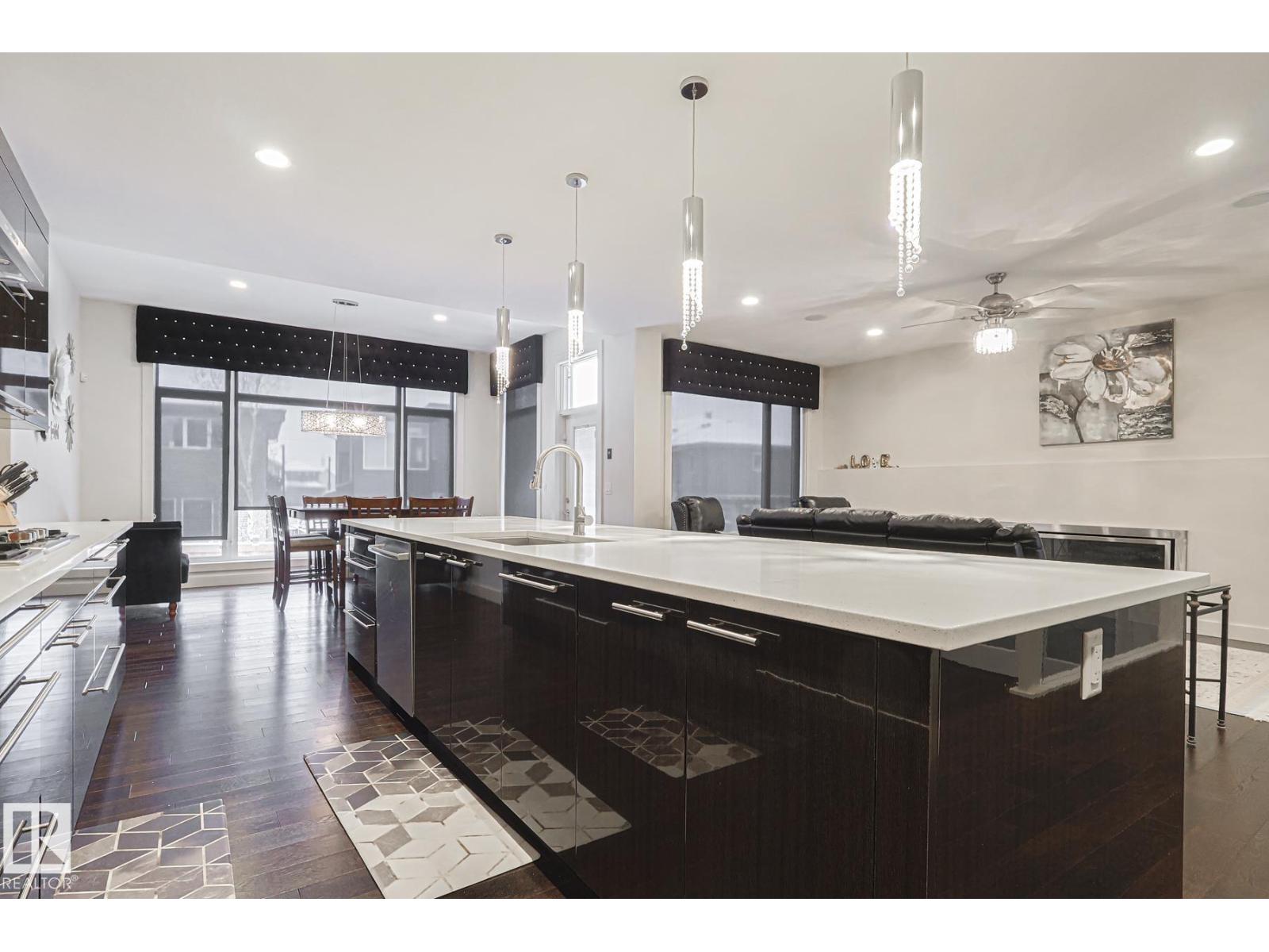 1116 Hainstock Green Gr Sw, Edmonton, Alberta  T6W 2T8 - Photo 4 - E4465909