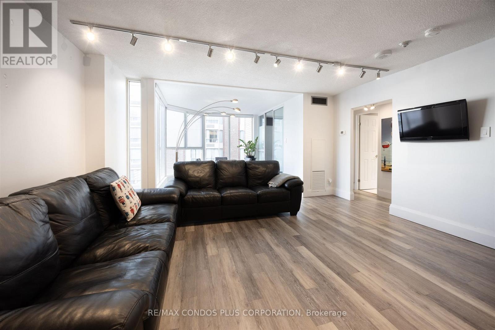 1807 - 55 Centre Avenue, Toronto, Ontario  M5G 1R4 - Photo 6 - C12570510