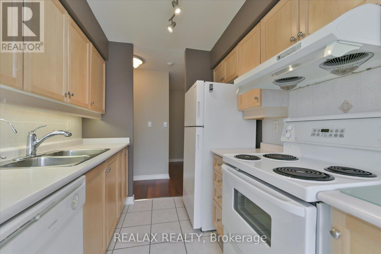 901 - 2 Rean Drive, Toronto, Ontario  M2K 3B8 - Photo 8 - C12570512