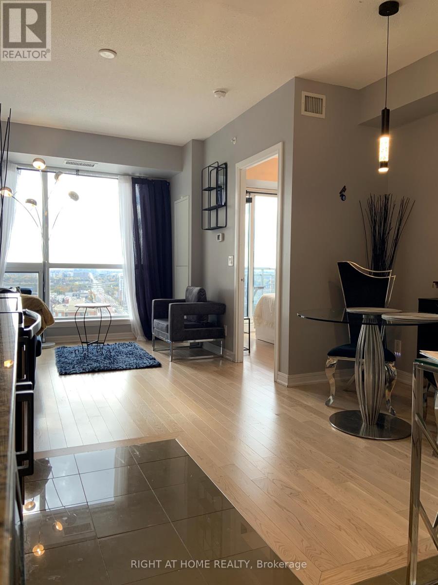 9201 Yonge Street, Richmond Hill, Ontario  L4C 1H9 - Photo 18 - N12570516