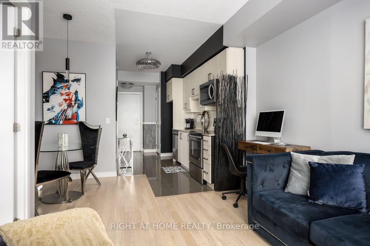 9201 Yonge Street, Richmond Hill, Ontario  L4C 1H9 - Photo 6 - N12570516