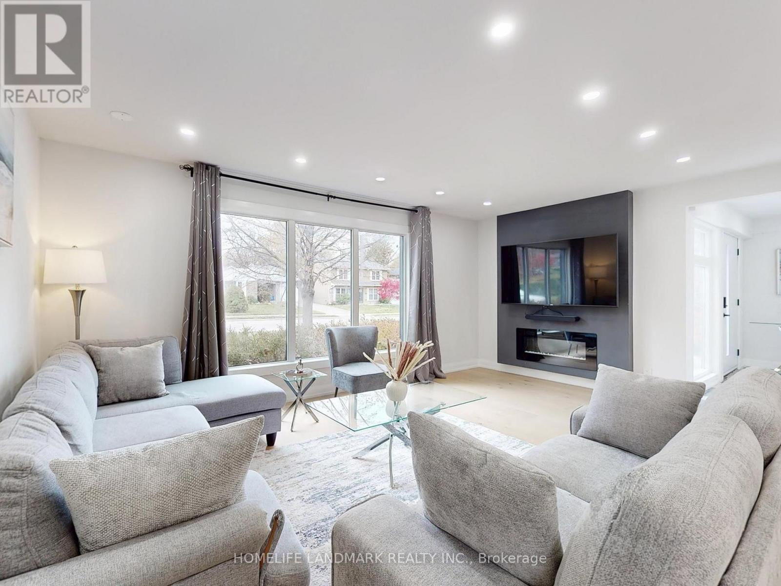 31 Henderson Avenue, Markham, Ontario  L3T 2K5 - Photo 4 - N12570520