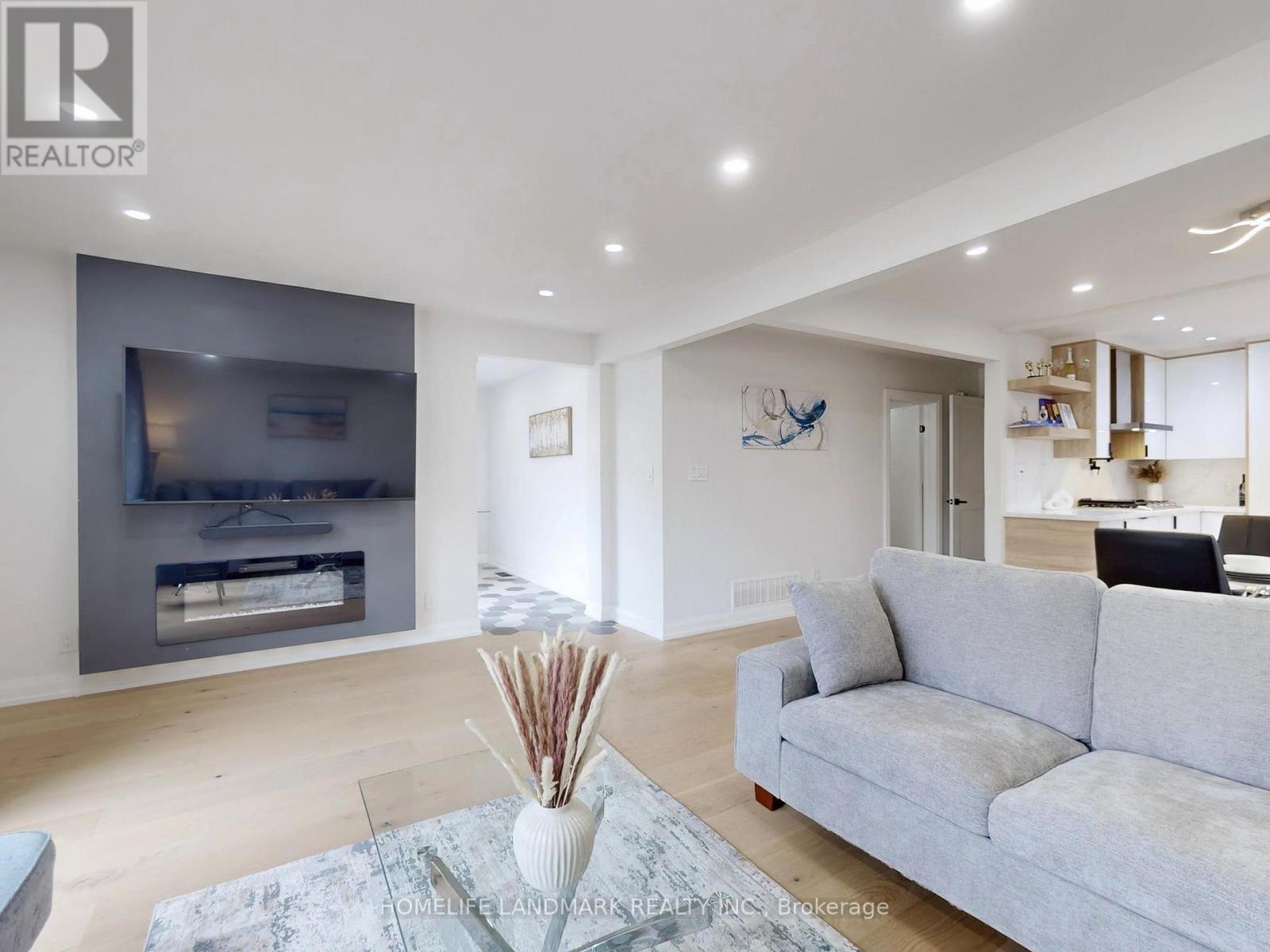 31 Henderson Avenue, Markham, Ontario  L3T 2K5 - Photo 5 - N12570520