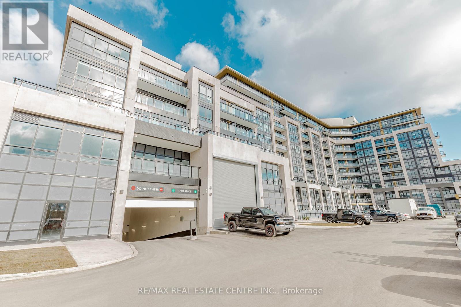 Lph8 - 405 Dundas Street, Oakville, Ontario  L6M 5P4 - Photo 2 - W12570504