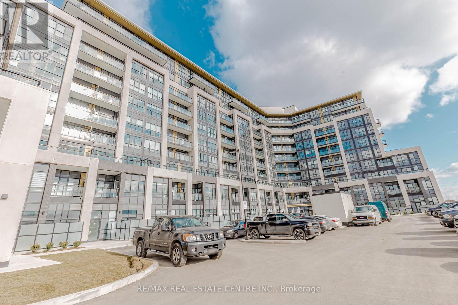 Lph8 - 405 Dundas Street, Oakville, Ontario  L6M 5P4 - Photo 3 - W12570504