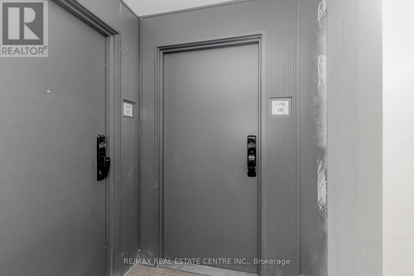 Lph8 - 405 Dundas Street, Oakville, Ontario  L6M 5P4 - Photo 4 - W12570504