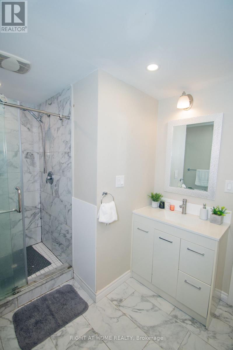 65 Bridgenorth Crescent, Toronto, Ontario  M9V 2M5 - Photo 35 - W12393111