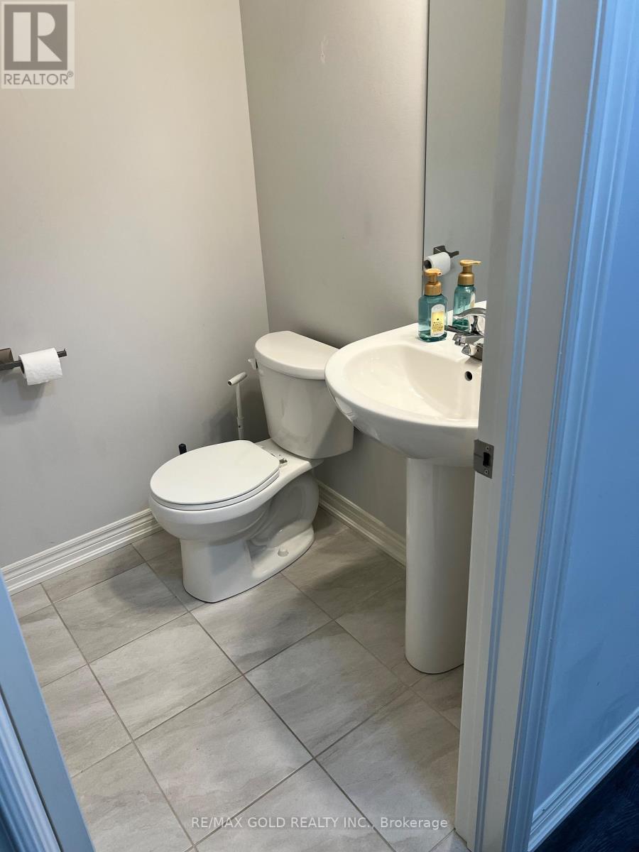 36 Damude Avenue, Thorold, Ontario  L2V 0G6 - Photo 11 - X12570138