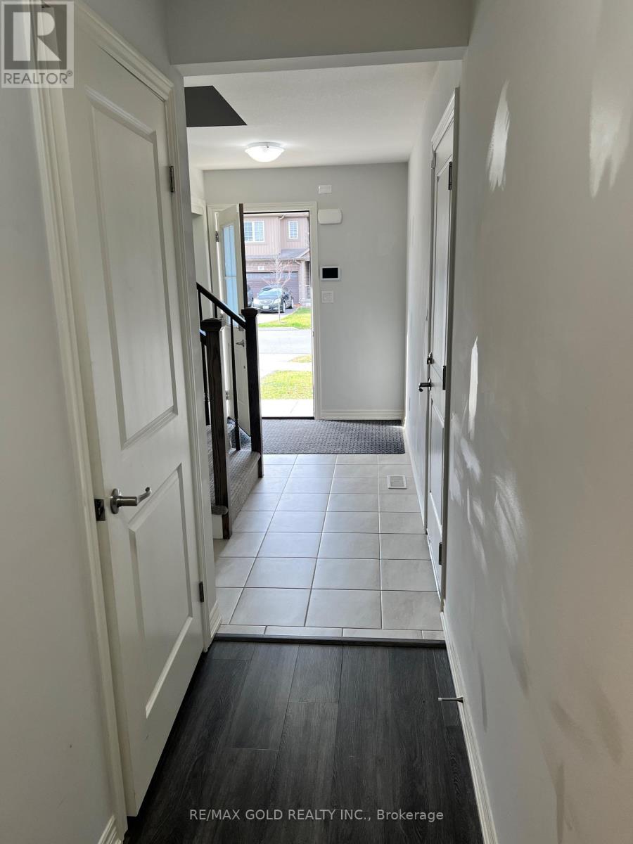 36 Damude Avenue, Thorold, Ontario  L2V 0G6 - Photo 12 - X12570138