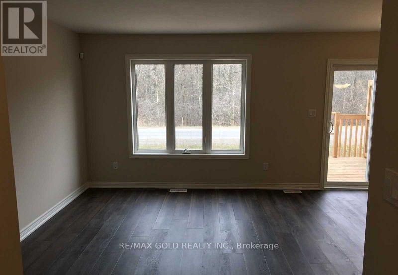 36 Damude Avenue, Thorold, Ontario  L2V 0G6 - Photo 2 - X12570138