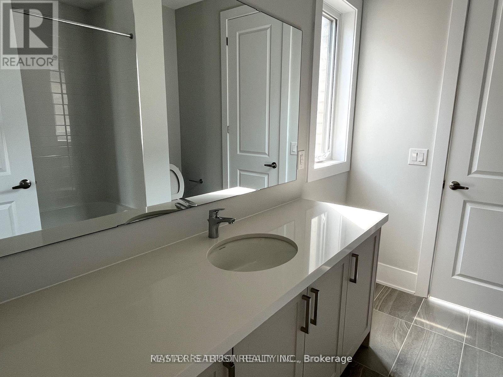 35 Meizhou Avenue, Markham, Ontario L6C 3M8 - Photo 11 - N12570532