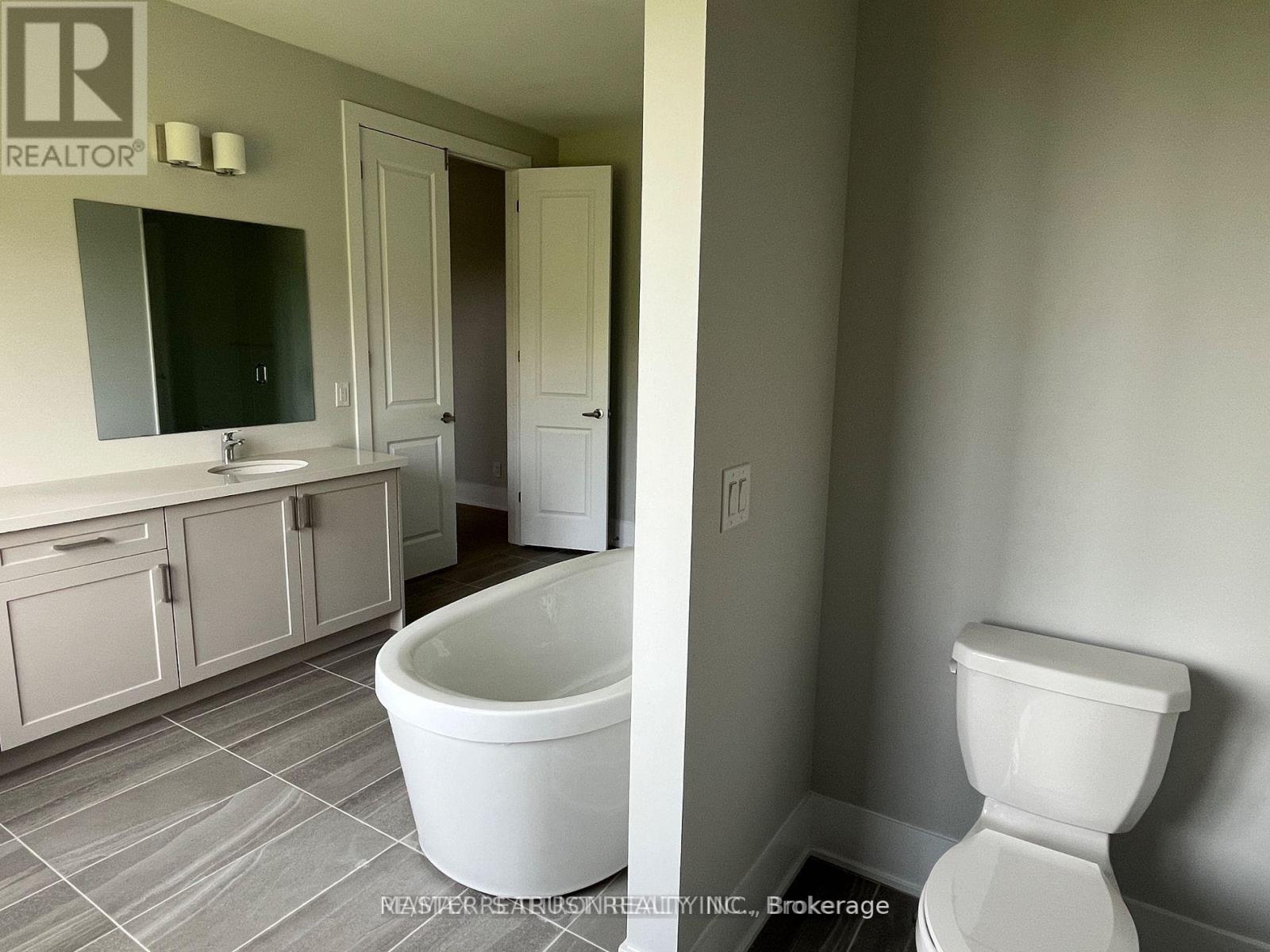 35 Meizhou Avenue, Markham, Ontario L6C 3M8 - Photo 9 - N12570532