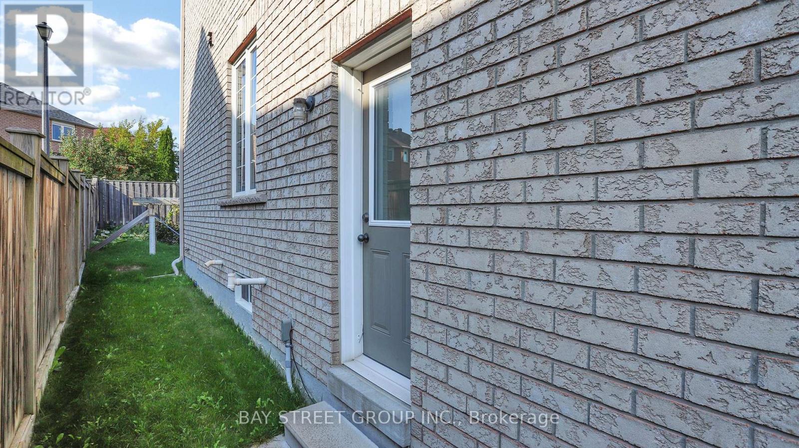 82 Coleluke Lane, Markham, Ontario  L3S 0B7 - Photo 18 - N12570538