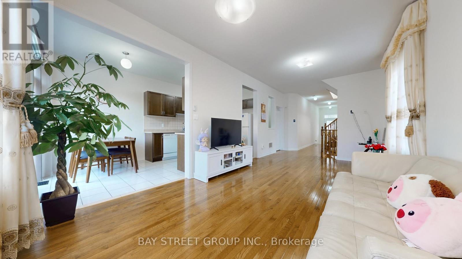 82 Coleluke Lane, Markham, Ontario  L3S 0B7 - Photo 6 - N12570538