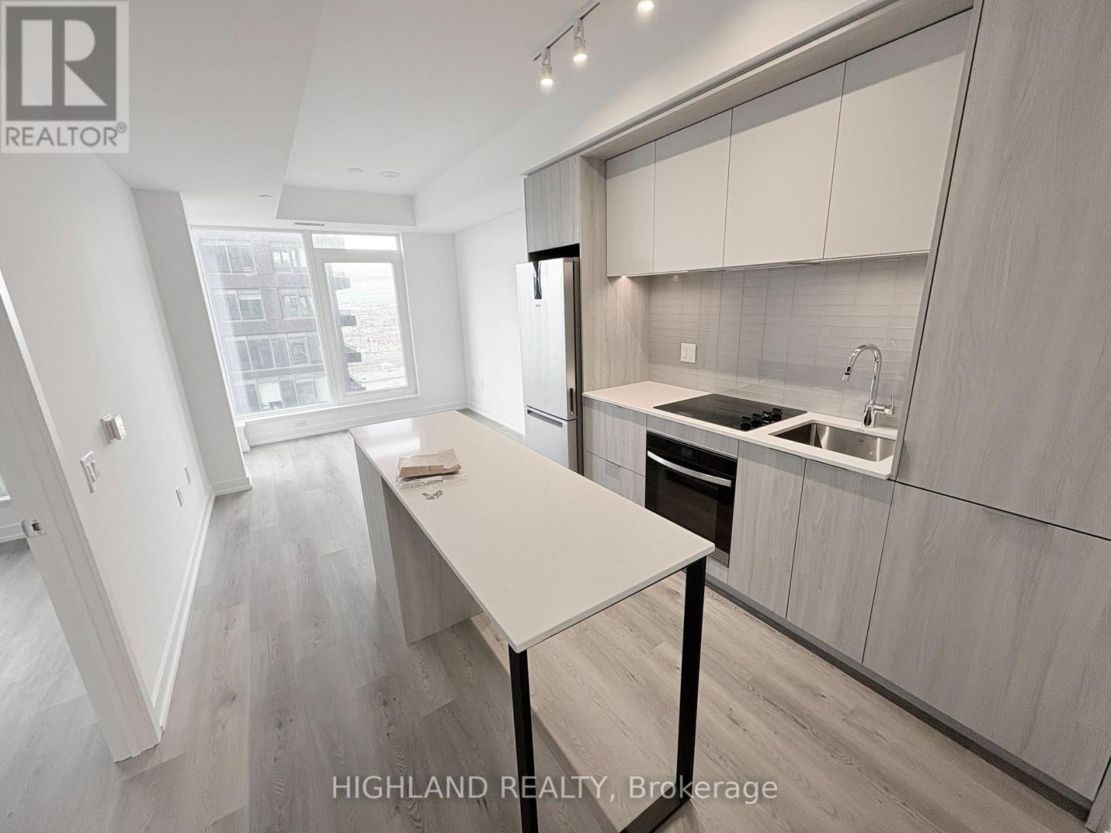 2111 - 395 Square One Drive, Mississauga, Ontario L5B 0P6 - Photo 2 - W12570534