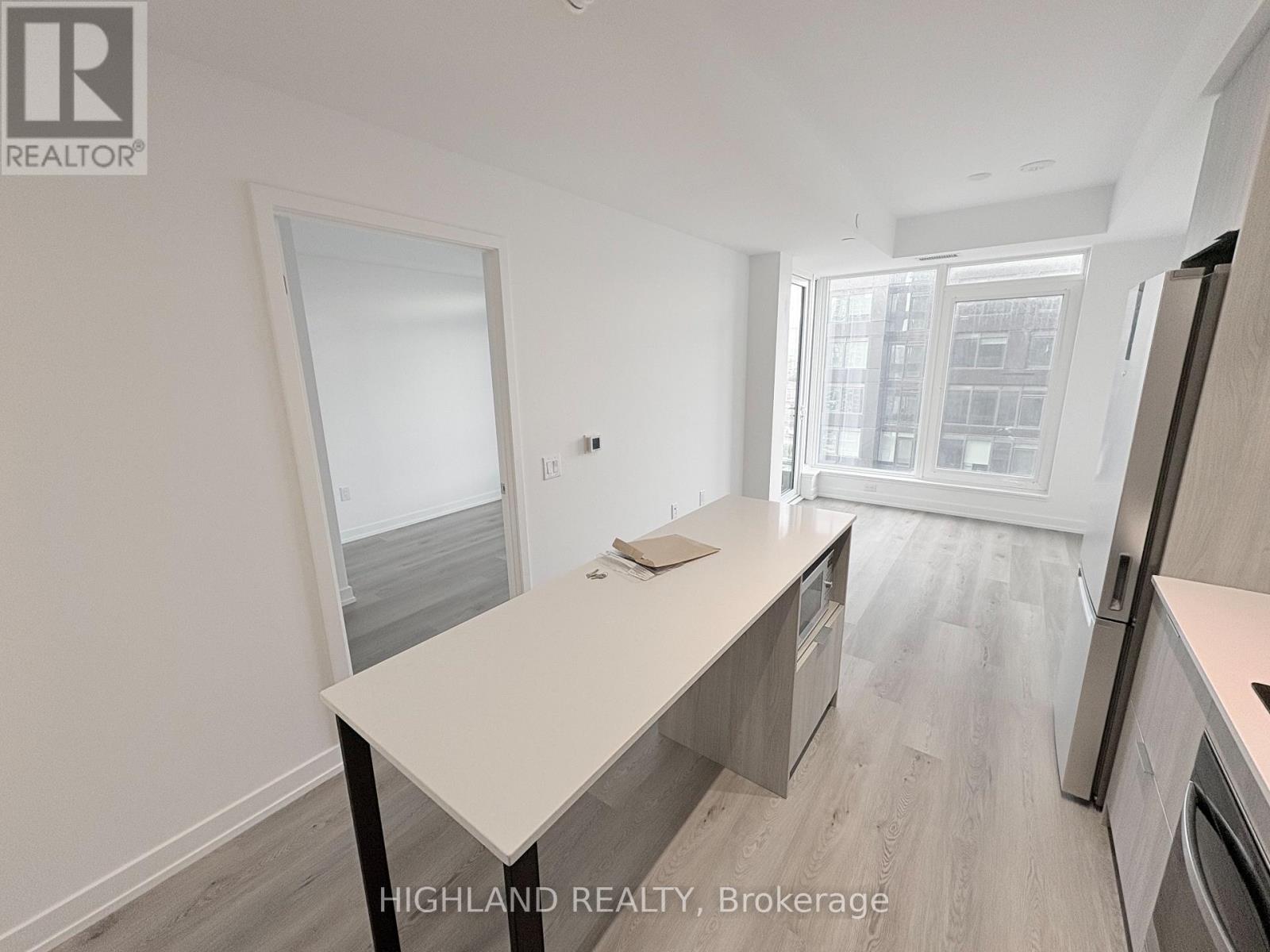 2111 - 395 Square One Drive, Mississauga, Ontario L5B 0P6 - Photo 3 - W12570534