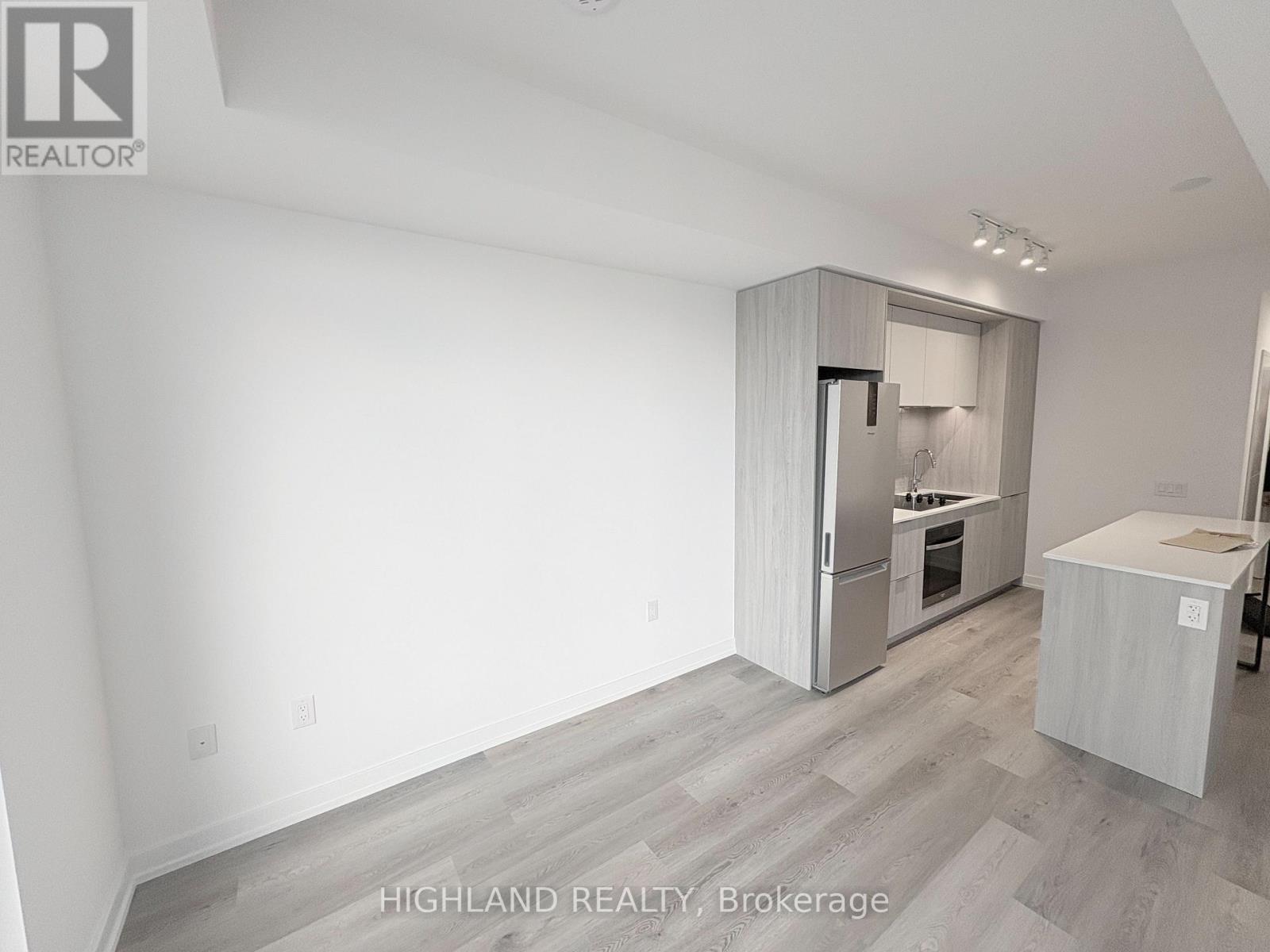 2111 - 395 Square One Drive, Mississauga, Ontario L5B 0P6 - Photo 4 - W12570534