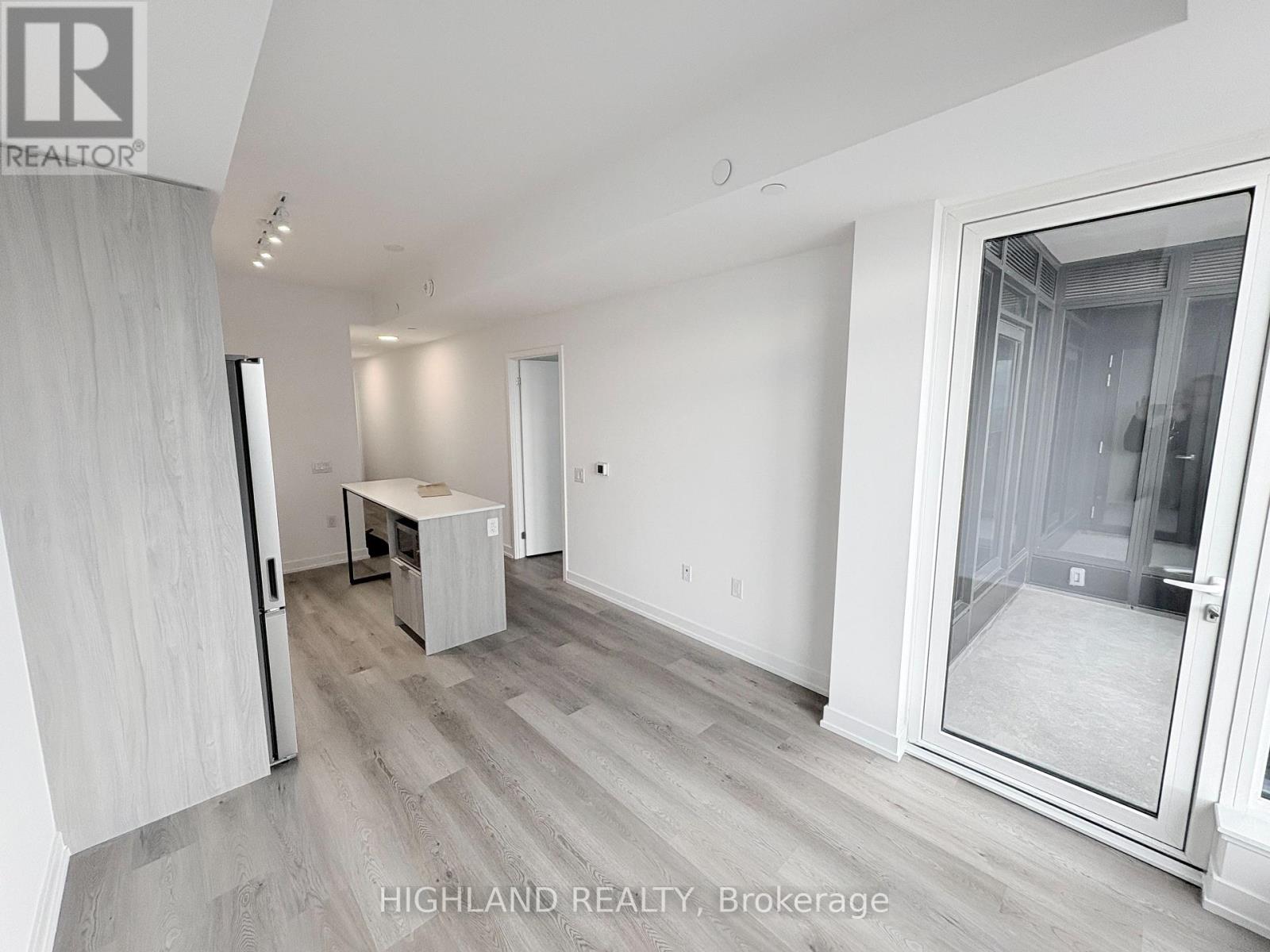 2111 - 395 Square One Drive, Mississauga, Ontario L5B 0P6 - Photo 5 - W12570534