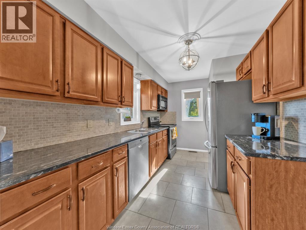 921 Grand Marais Road West, Windsor, Ontario N9E 1C2 - Photo 3 - 25027329