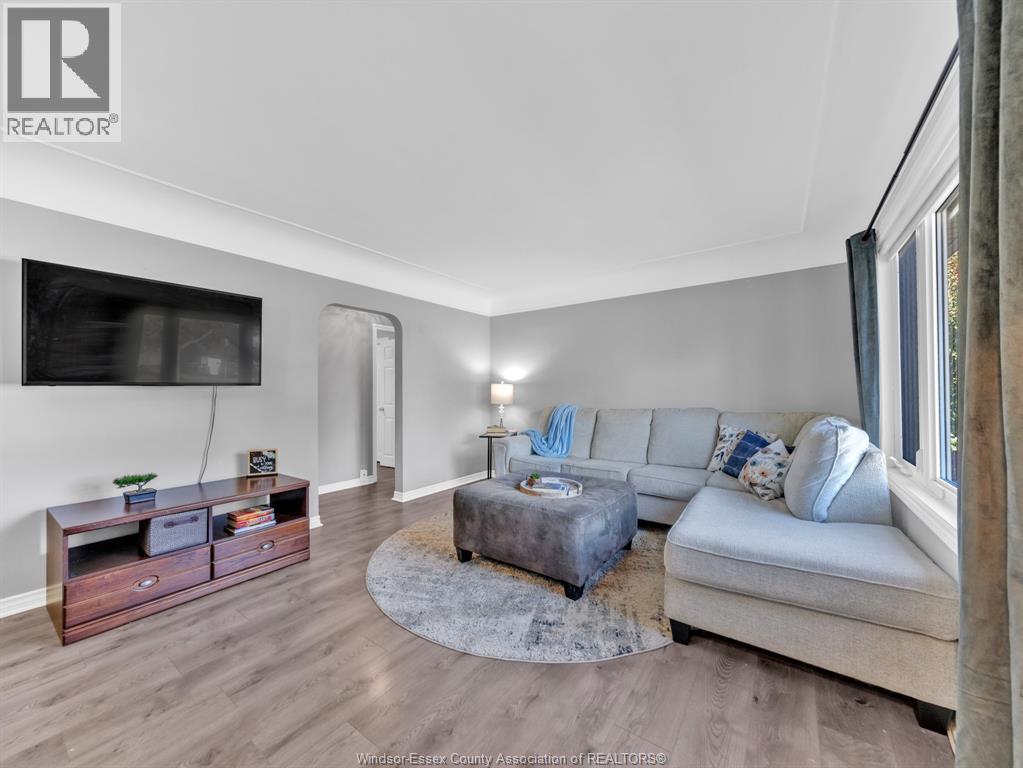 921 Grand Marais Road West, Windsor, Ontario N9E 1C2 - Photo 2 - 25027329