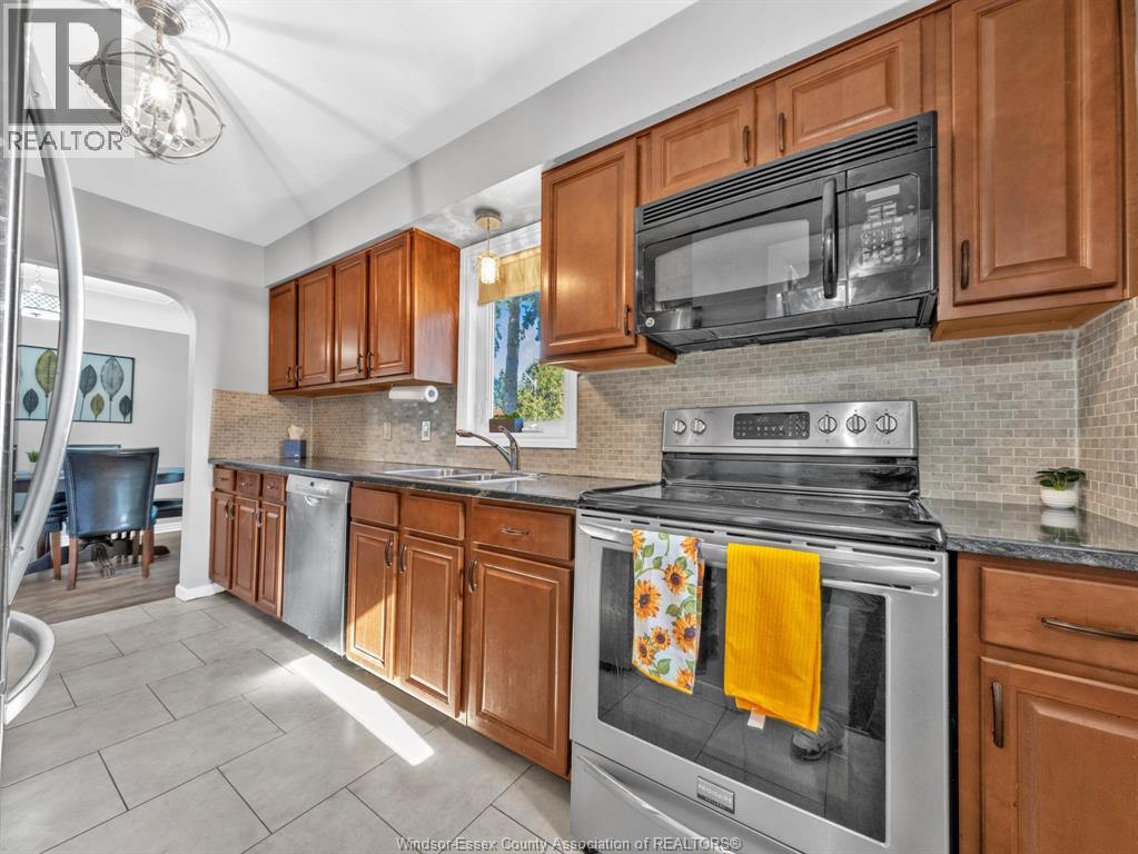 921 Grand Marais Road West, Windsor, Ontario N9E 1C2 - Photo 7 - 25027329