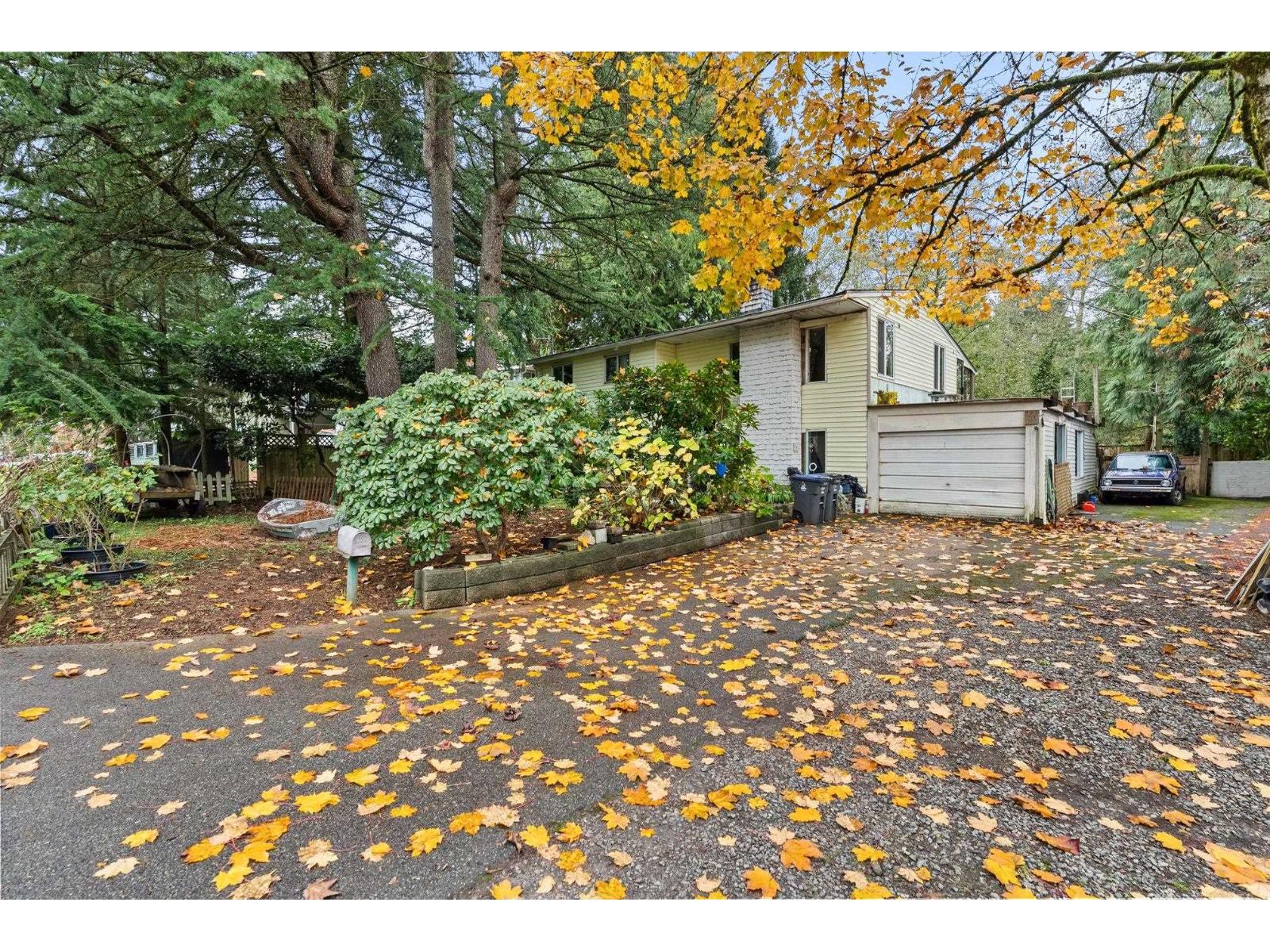 7048 140a Street, Surrey, British Columbia  V3W 5L5 - Photo 3 - R3069386