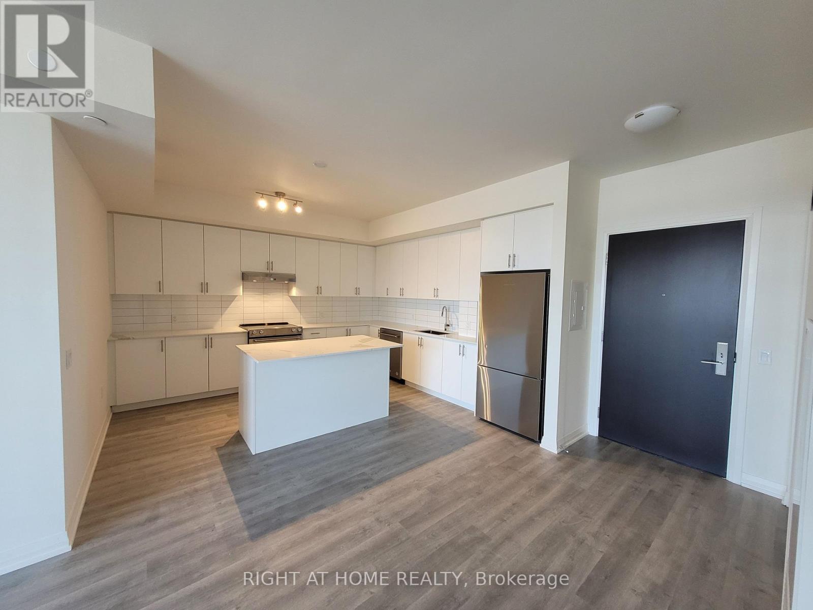 720 - 9000 Jane Street, Vaughan, Ontario  L4K 0M6 - Photo 2 - N12570560