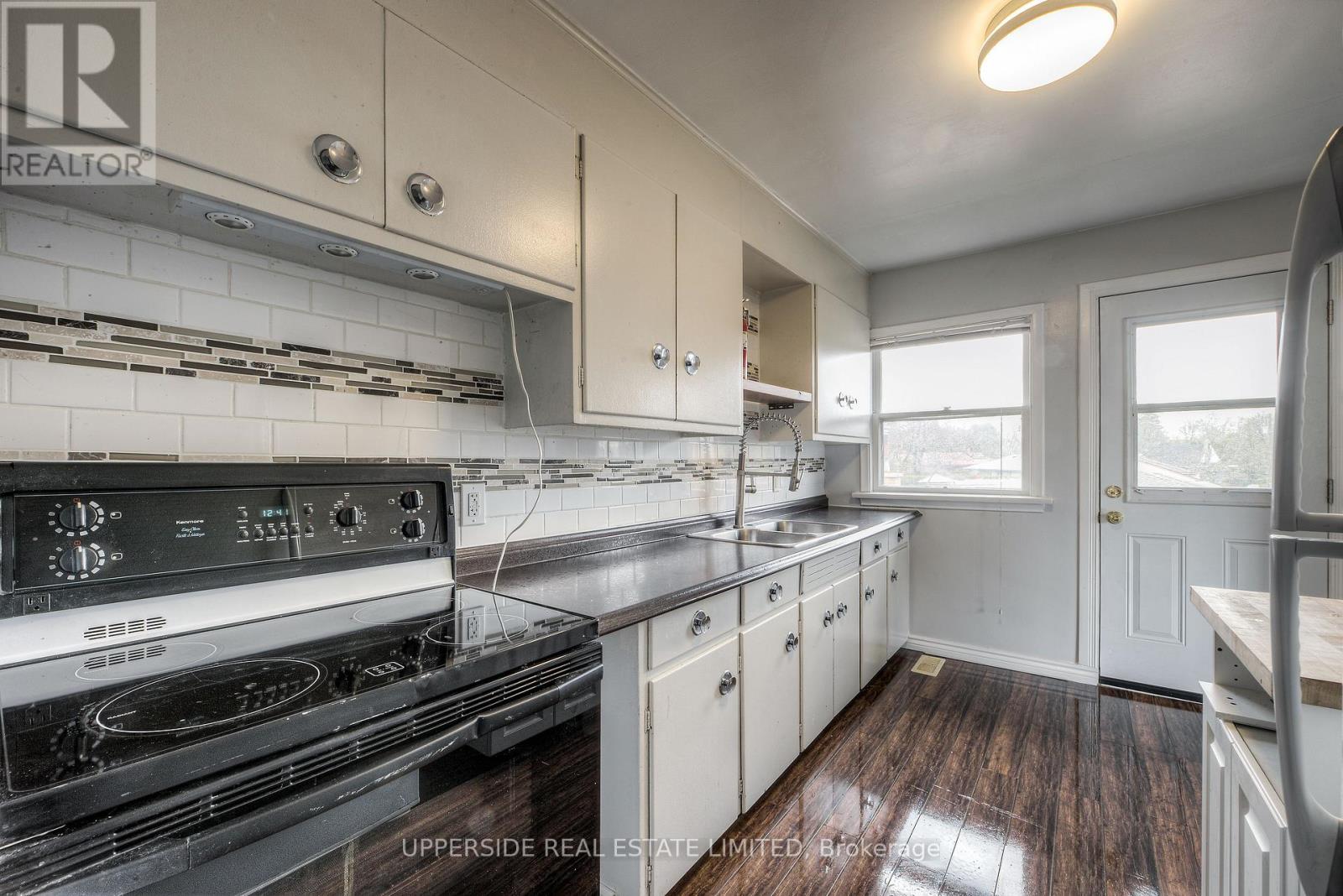 3 - 7 Balmoral Drive, Kitchener, Ontario  N2M 2J7 - Photo 4 - X12570554