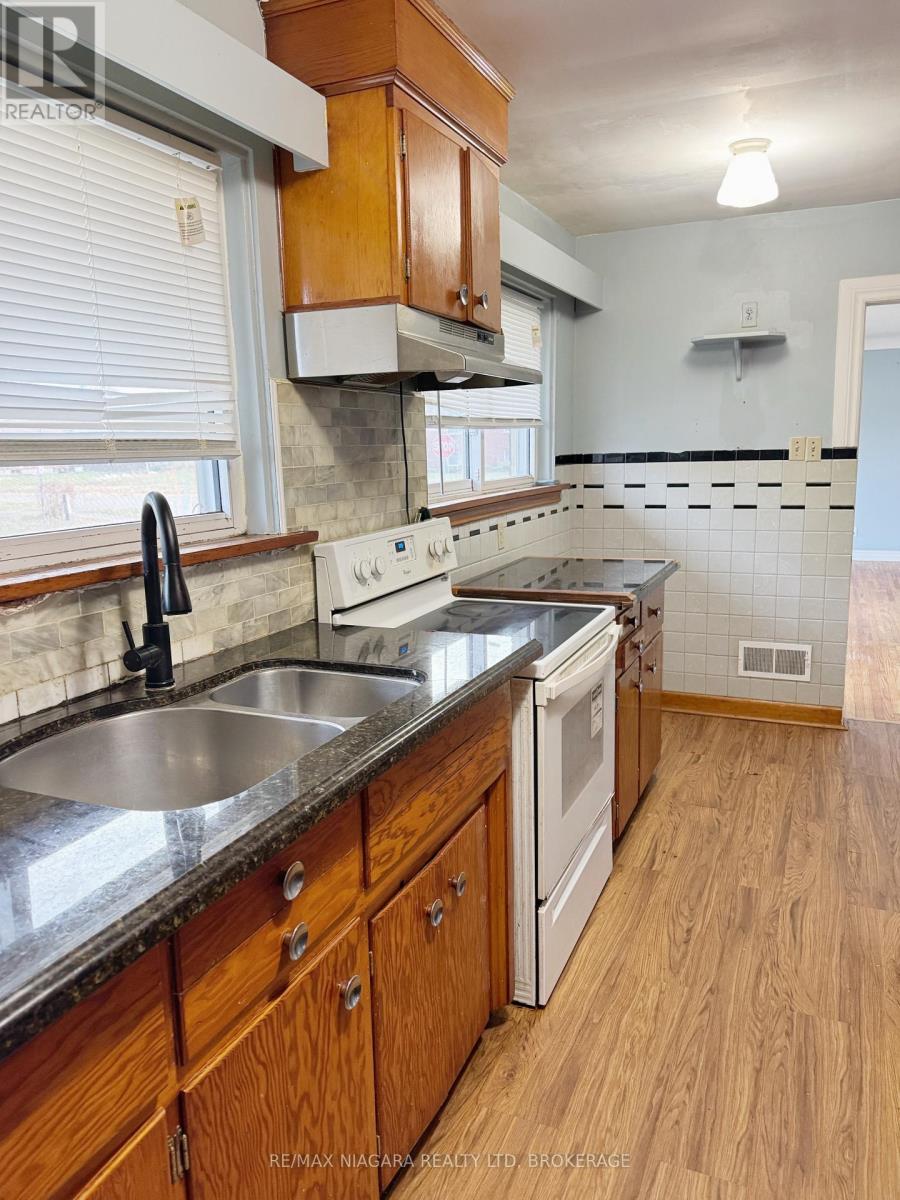 6427 Burdette Drive, Niagara Falls, Ontario  L2E 5H4 - Photo 4 - X12562072