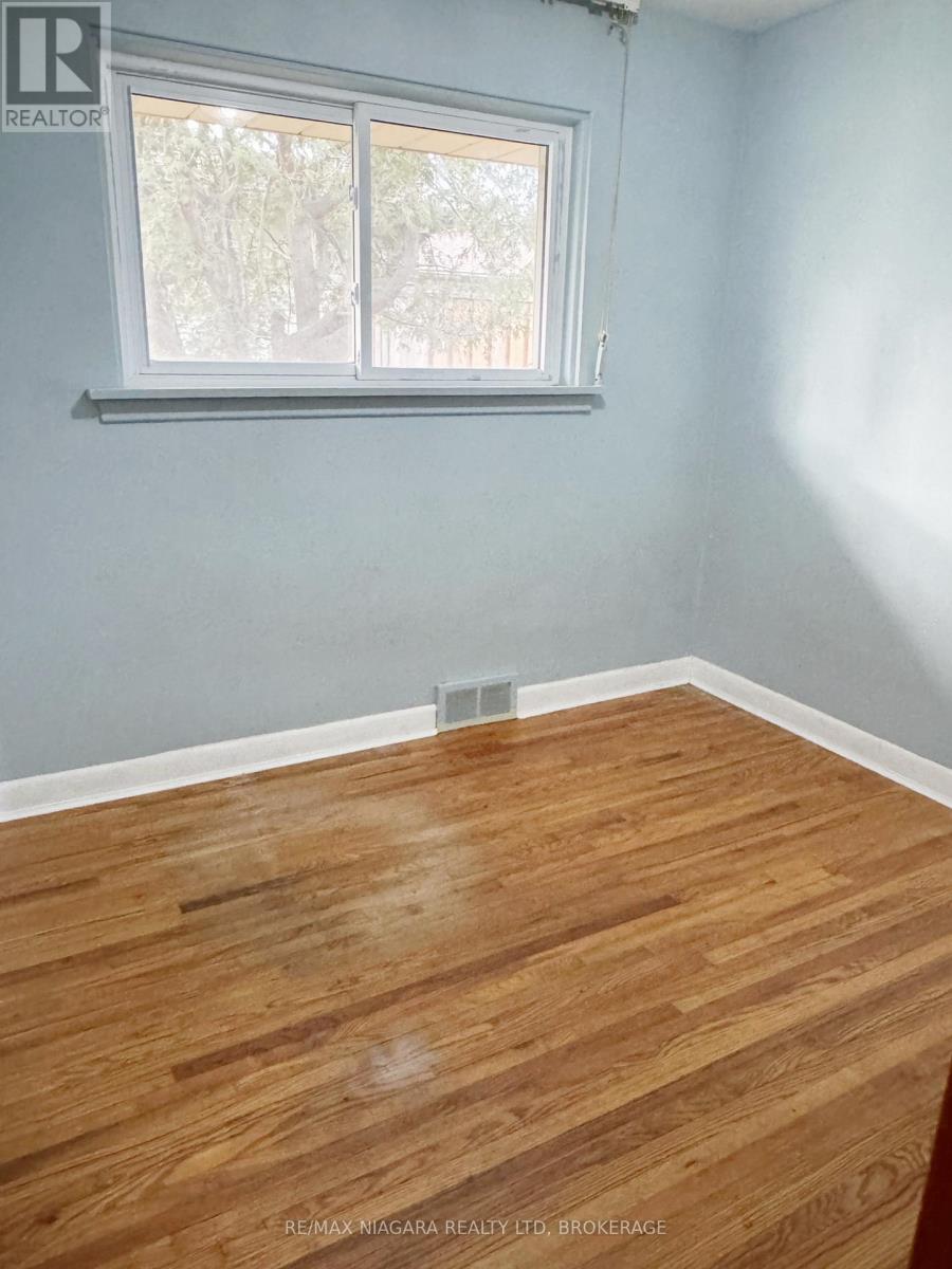 6427 Burdette Drive, Niagara Falls, Ontario  L2E 5H4 - Photo 7 - X12562072