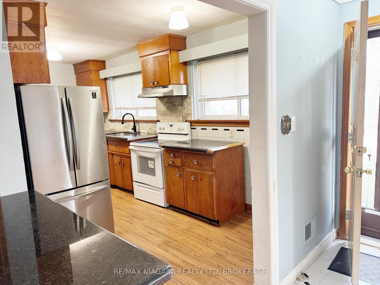 6427 Burdette Drive, Niagara Falls, Ontario  L2E 5H4 - Photo 3 - X12562072