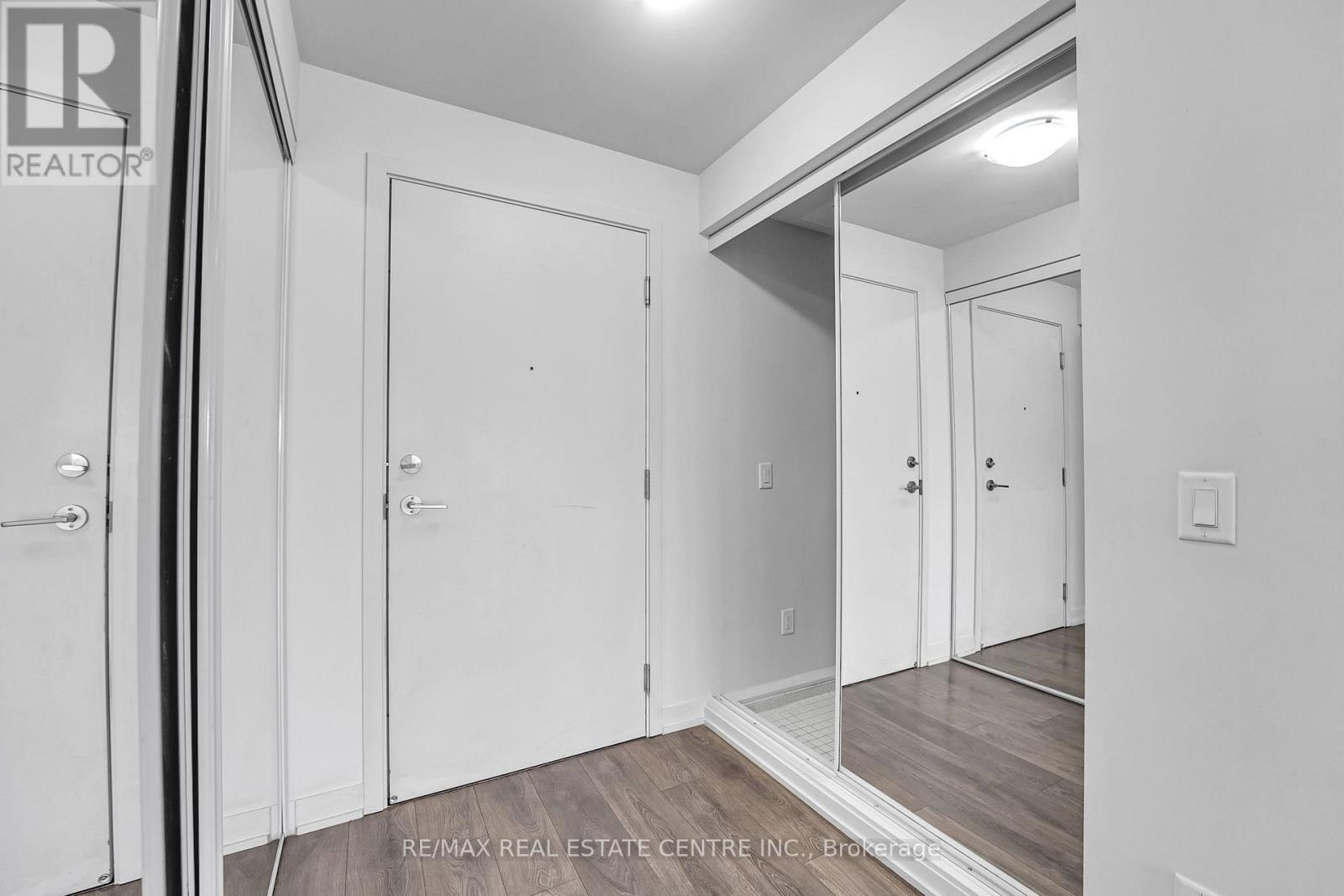 407 - 62 Sky Harbour Drive, Brampton, Ontario L6Y 6J2 - Photo 6 - W12570566