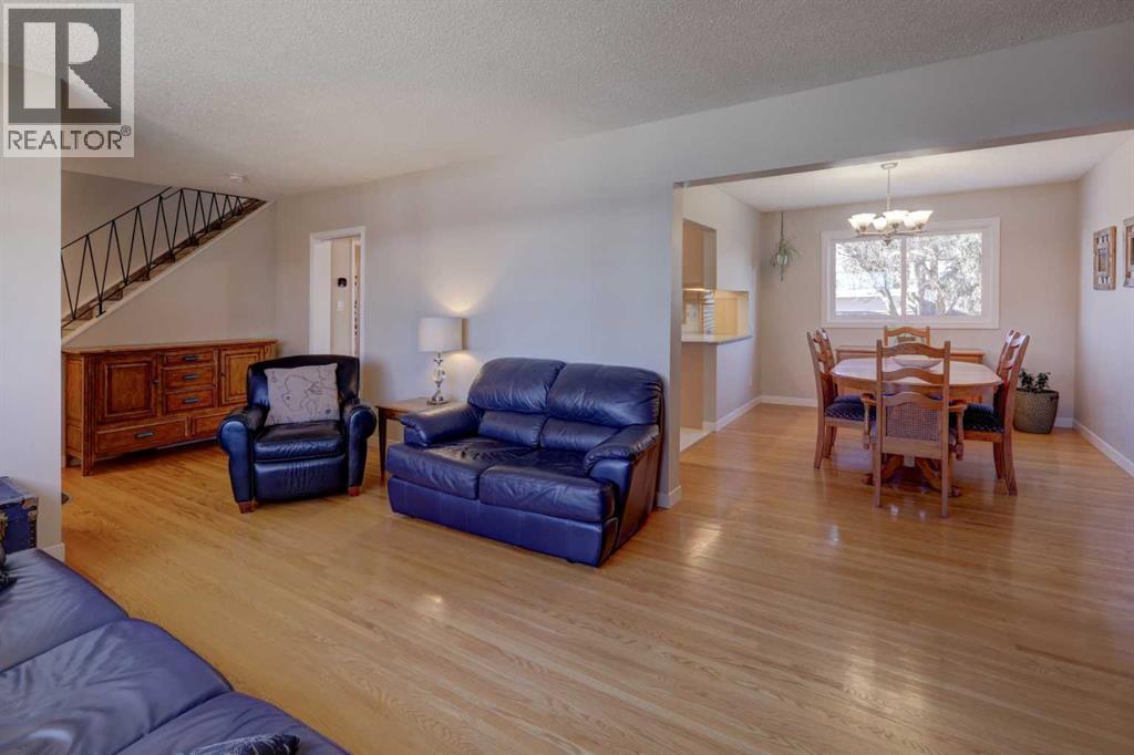 3111 Breen Crescent Nw, Calgary, Alberta  T2L 1S6 - Photo 4 - A2271067