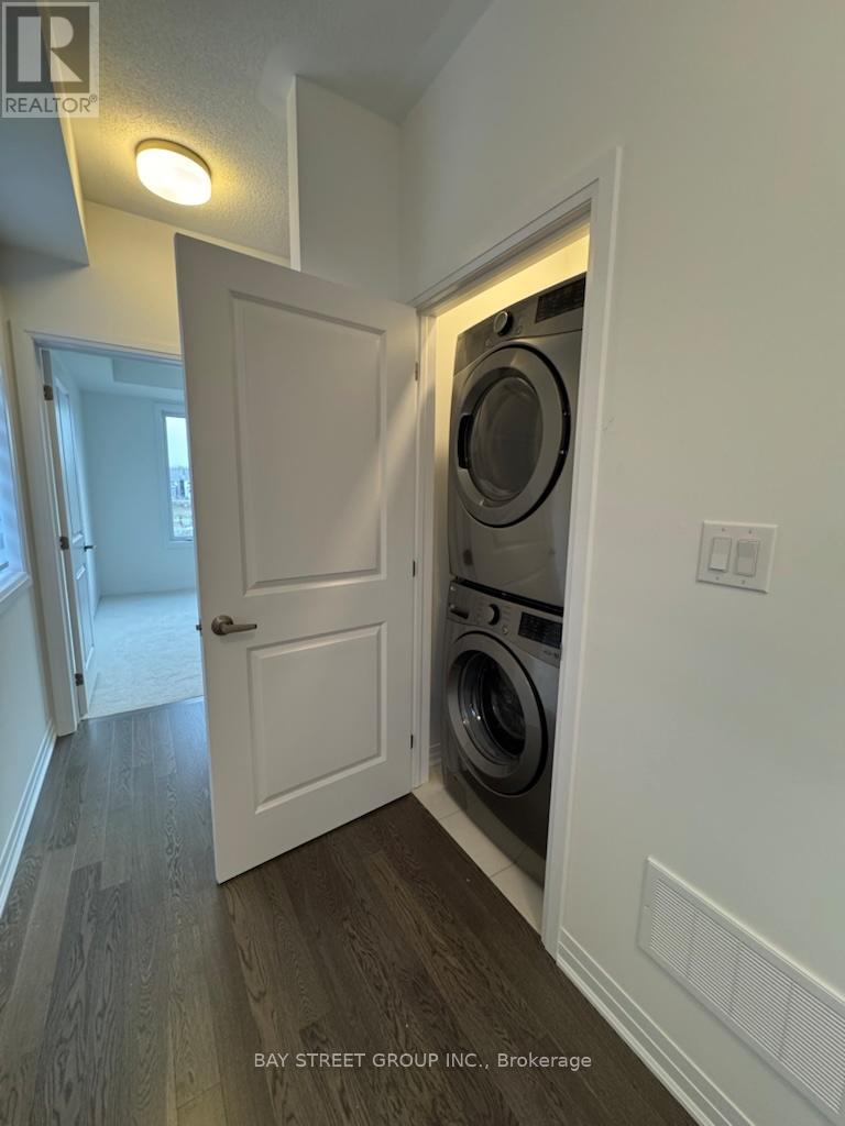 3210 Crystal Drive, Oakville, Ontario  L6M 5S8 - Photo 10 - W12570582