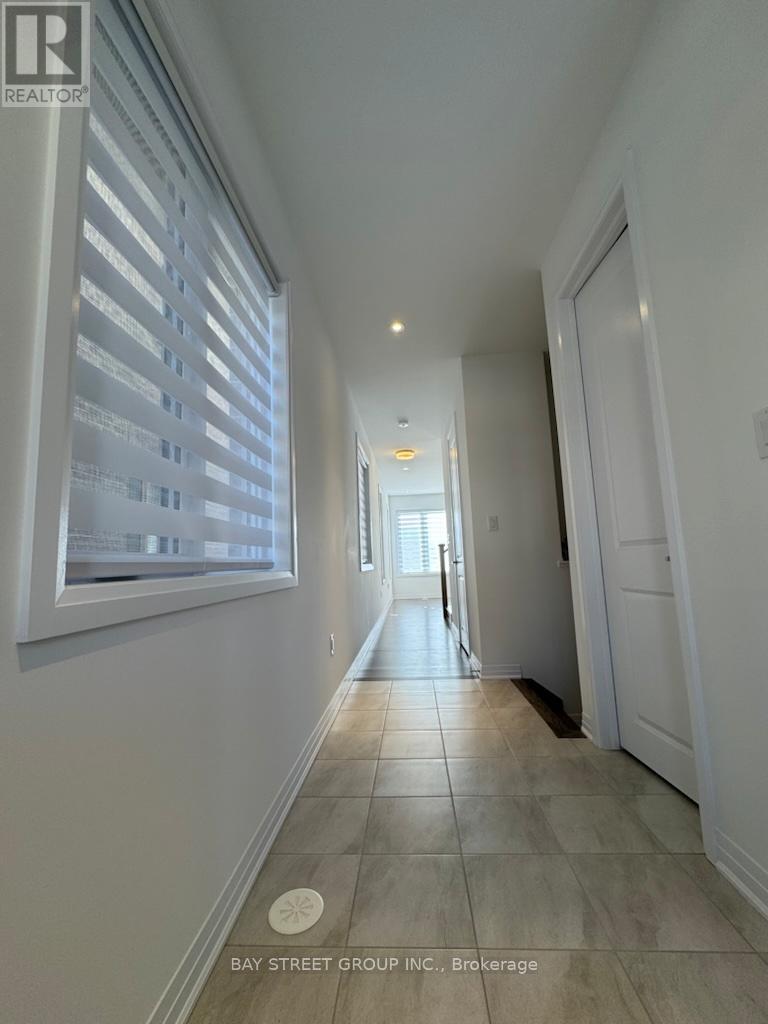 3210 Crystal Drive, Oakville, Ontario  L6M 5S8 - Photo 2 - W12570582