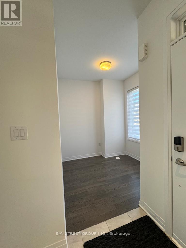 3210 Crystal Drive, Oakville, Ontario  L6M 5S8 - Photo 3 - W12570582